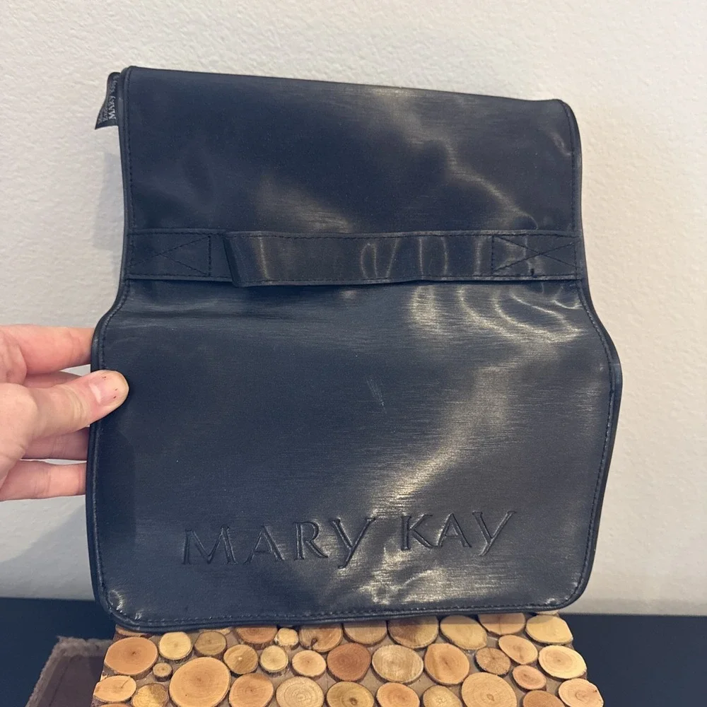Mary Kay Roll Up Hanging Cosmetic/Toiletries Travel Bag with 4 Removable Pouches